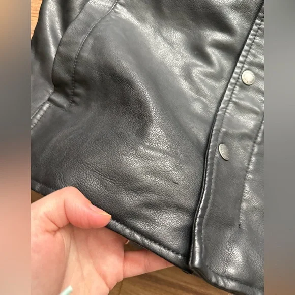 Levis Faux Black Leather Sherpa Lined Trucker Jacket Men’s Small -Levi Red Label - Picture 13 of 16